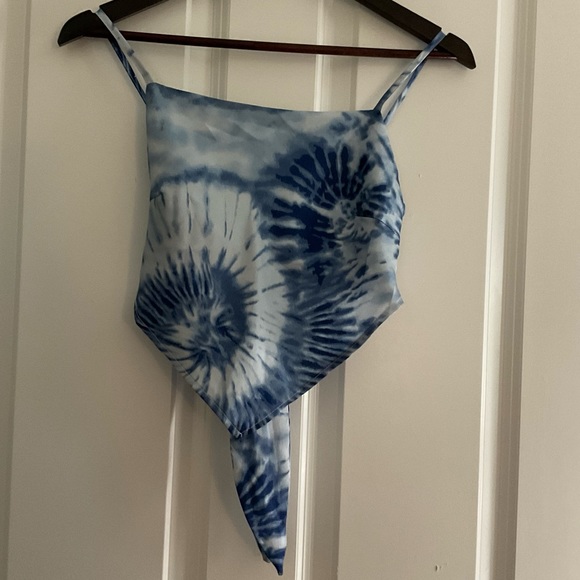 Kendall & Kylie Blue and white tie-dye top - Picture 4 of 6